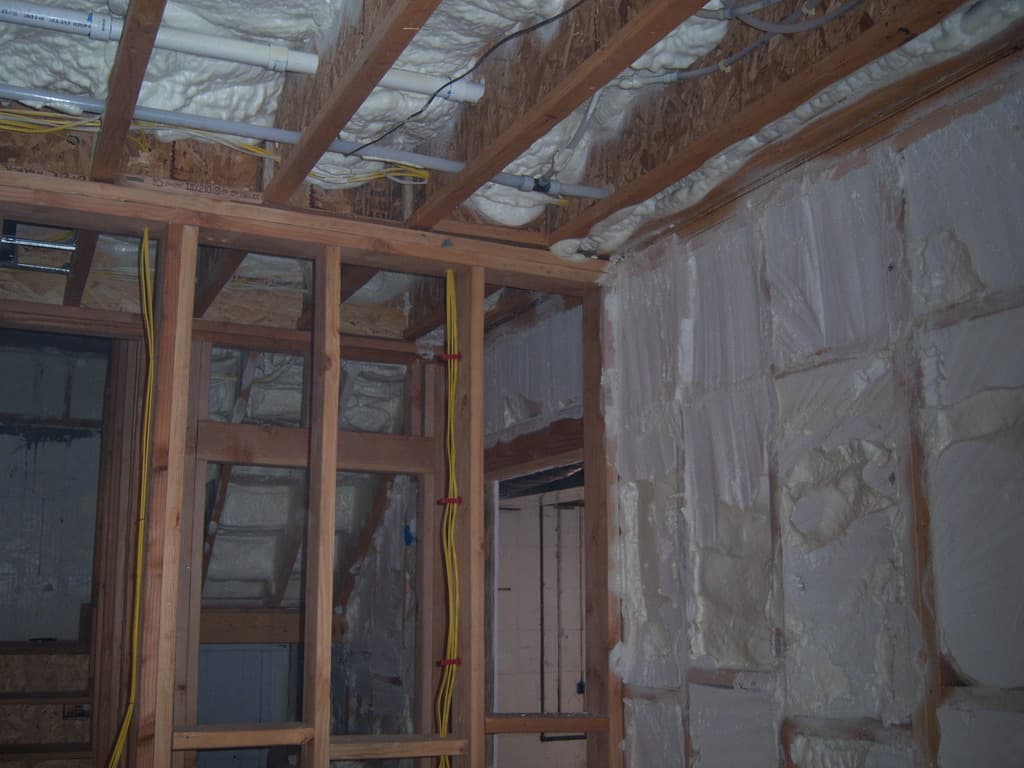How Spray Foam Insulation for Custom Homes: Energy Efficiency and Comfort